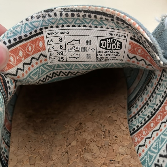 Hey Dude Chambray with Aztec Print. Size 8 - Picture 10 of 10